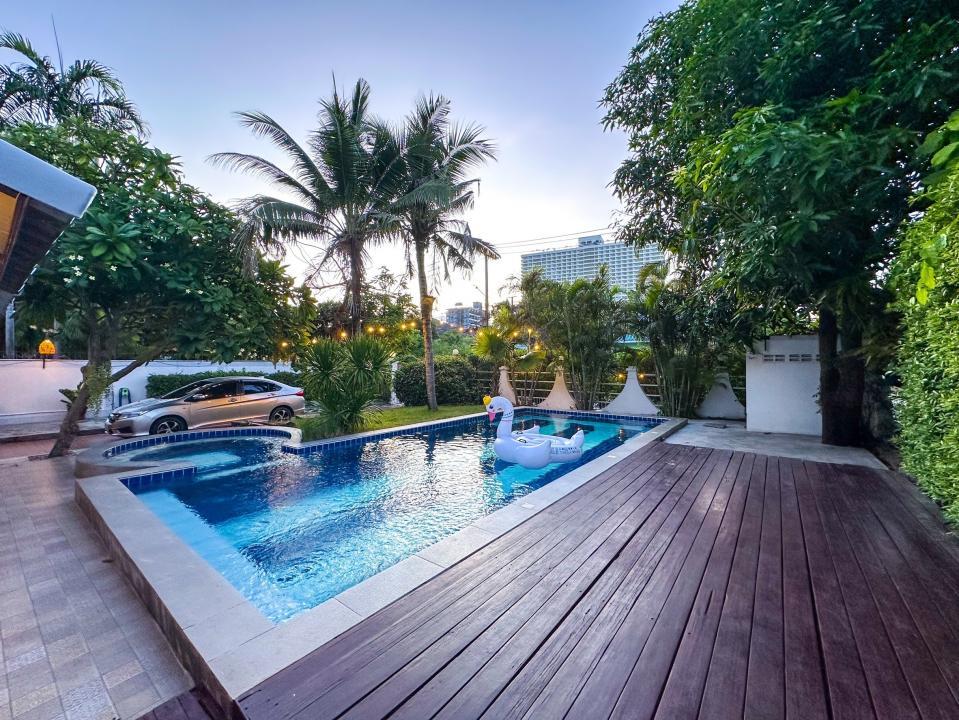 Pa Pa Beach - Pool Area View