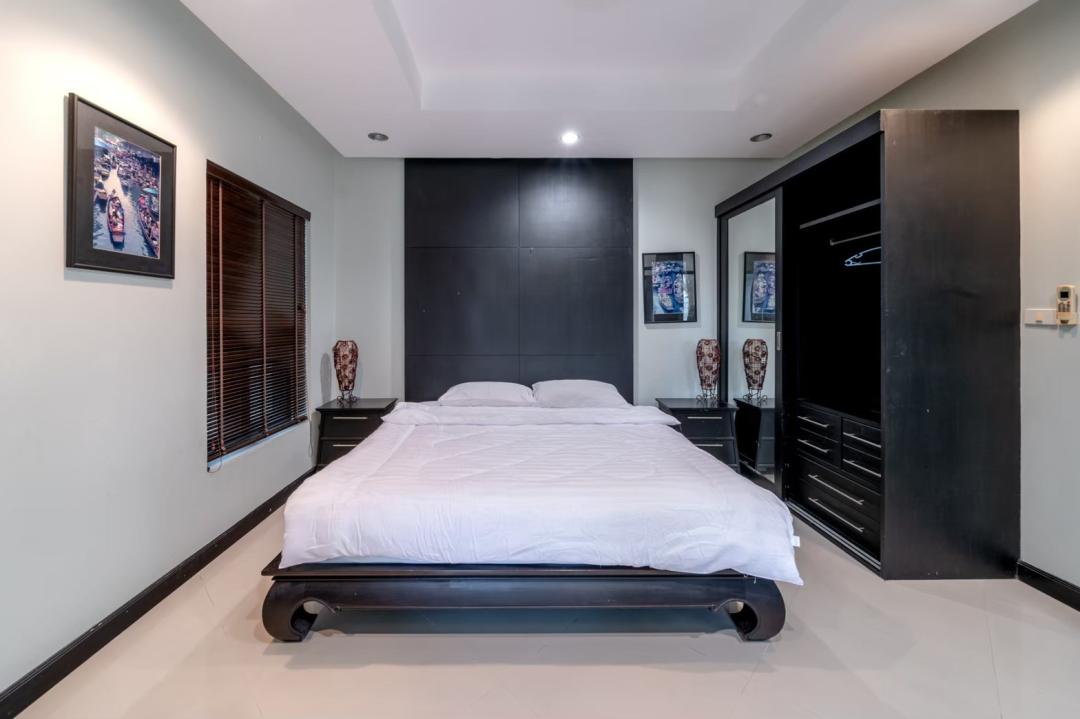Villa Bedroom 6