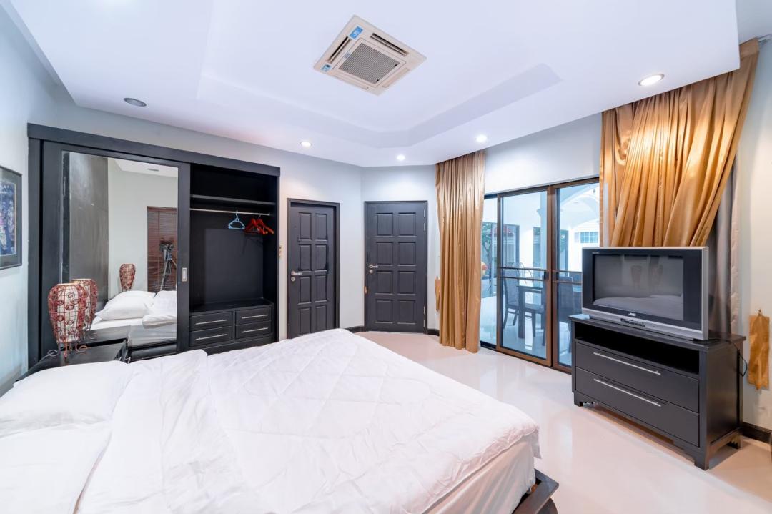 Villa Bedroom 9
