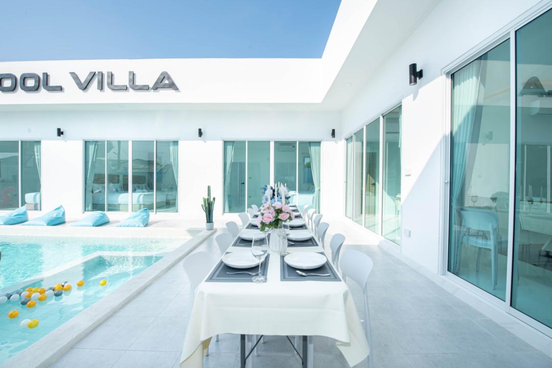 Plaisir - Pool Area View