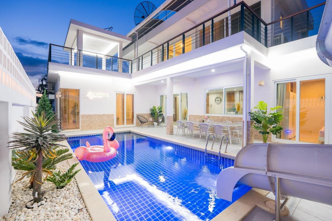 Platinums - Pool Area View