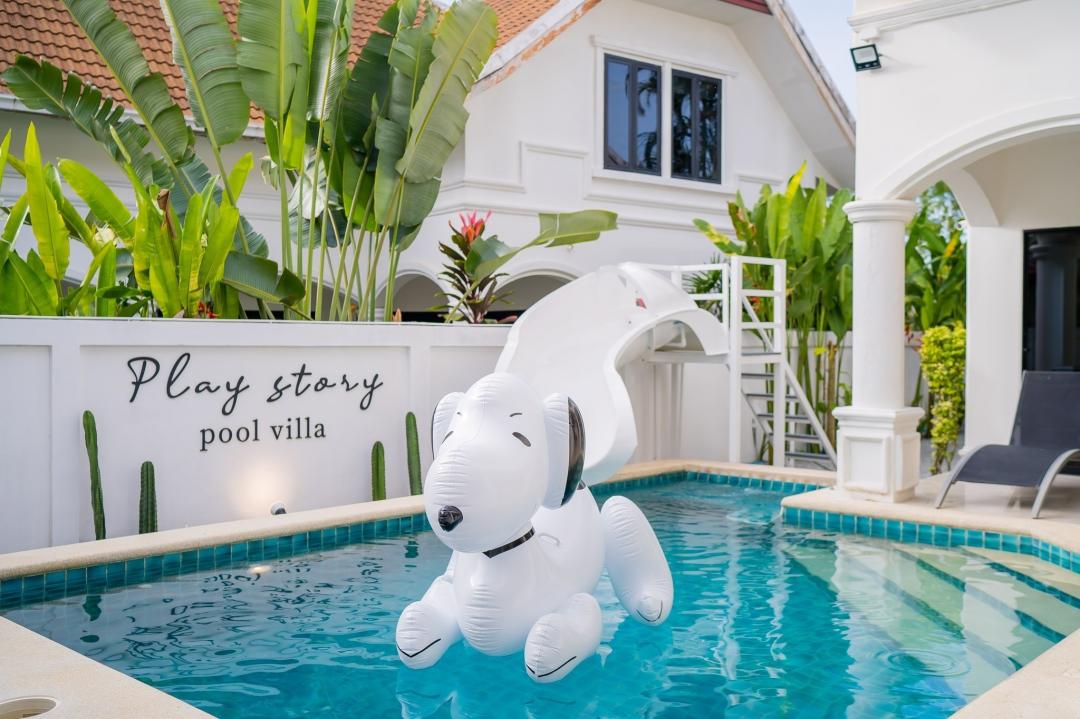 Play Story - Pool Area View