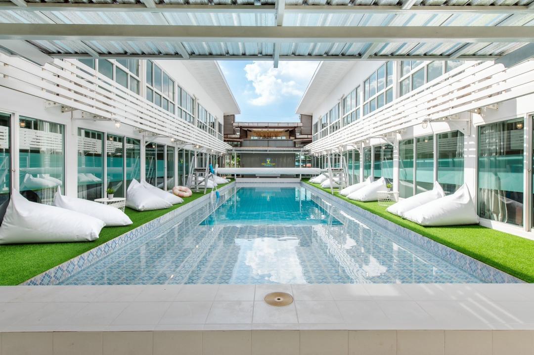 Pool Lay Stay 32 - Pool Area View