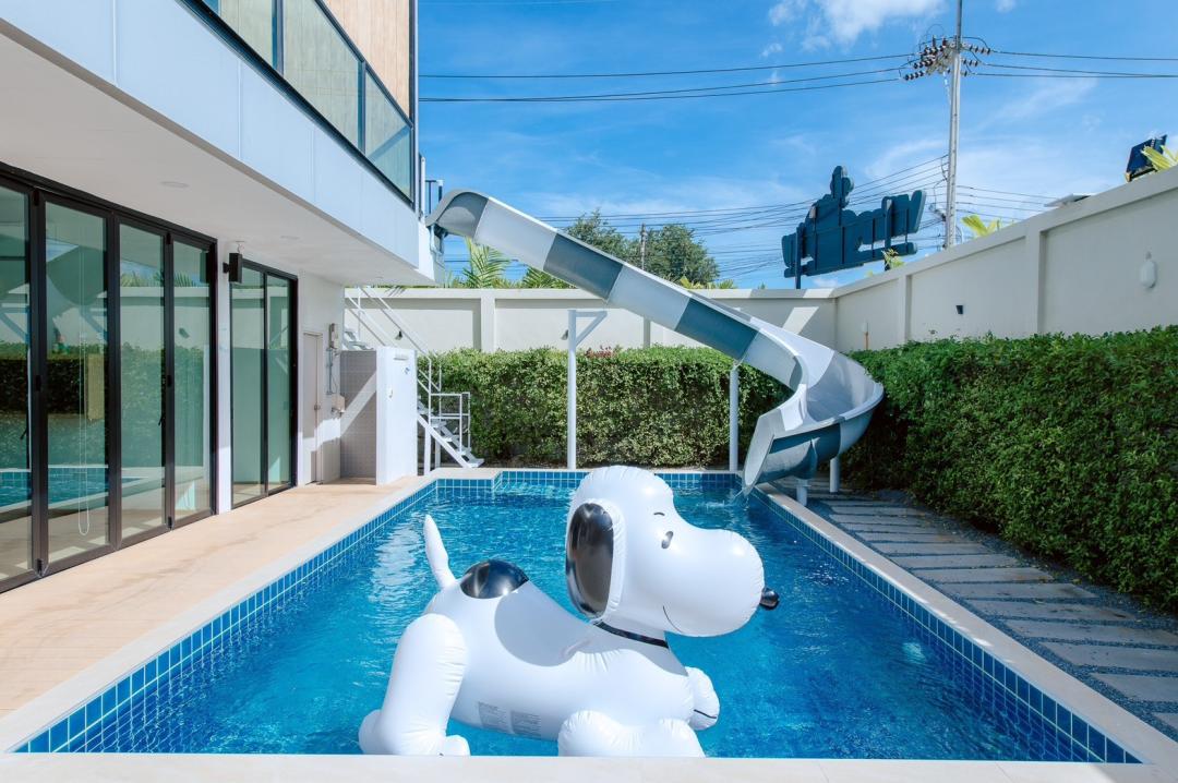 Pool Lay Stay - A1 - Pool Area View
