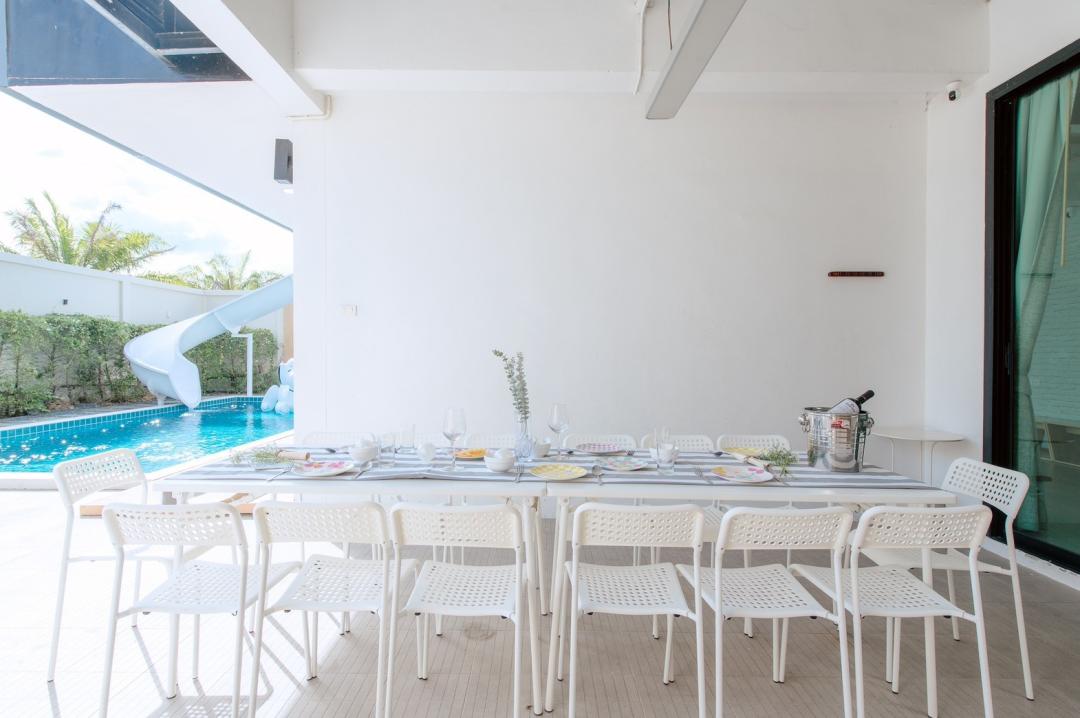 Pool Lay Stay - A2 - Living Area