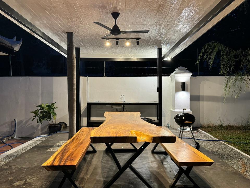 B52 Pratumnak - Pool Area View
