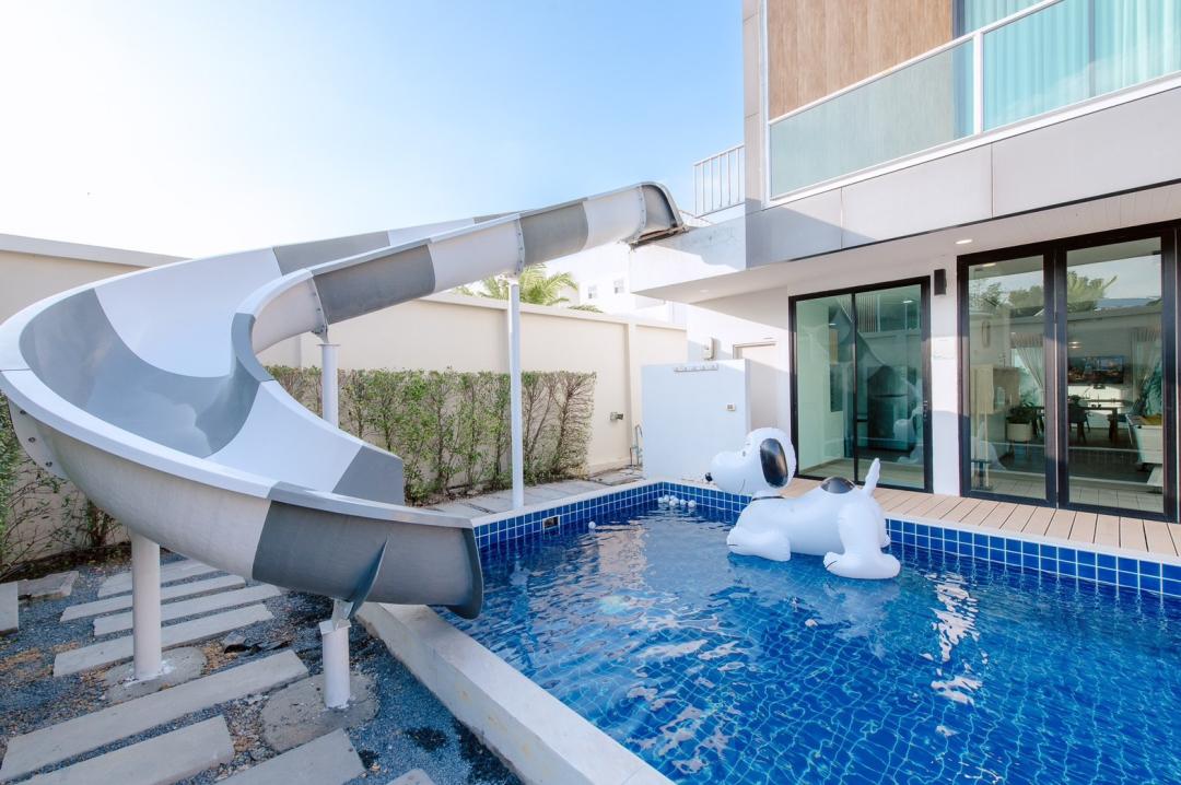 Pool Lay Stay - A4 - Pool Area View