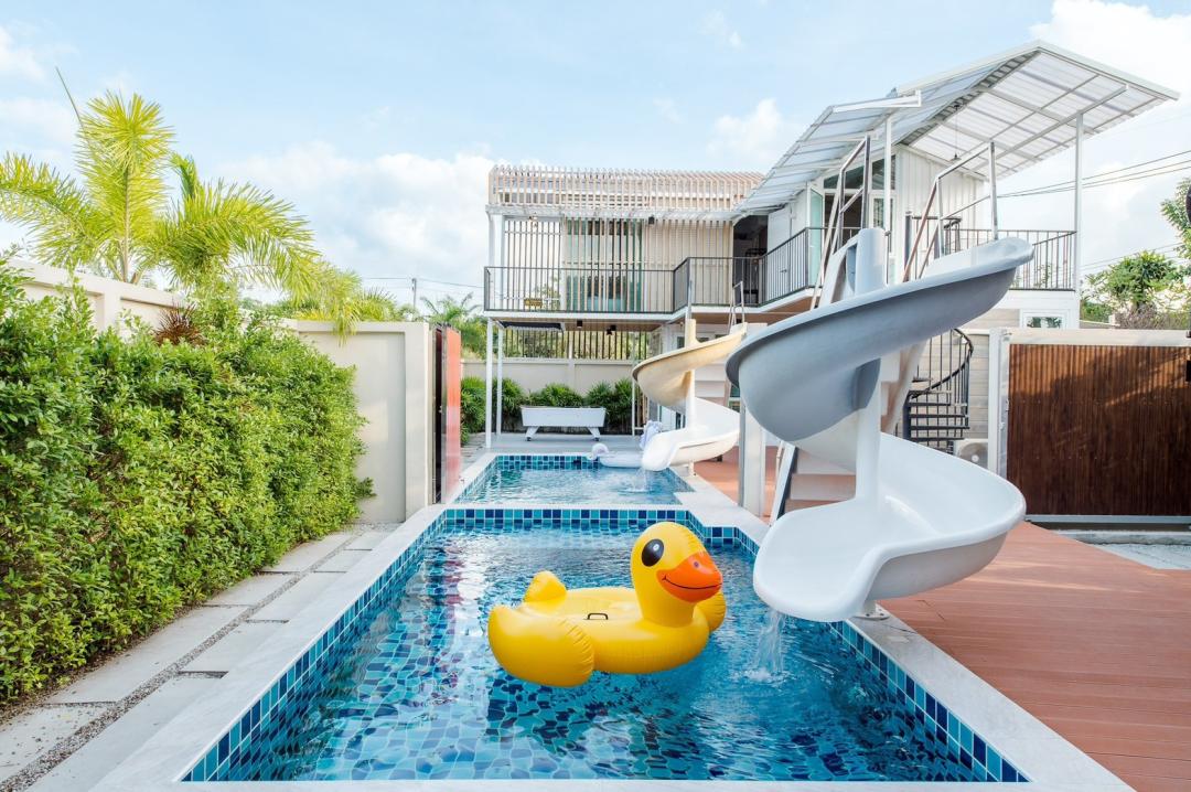 Pool Lay Stay - X2 - Pool Area View