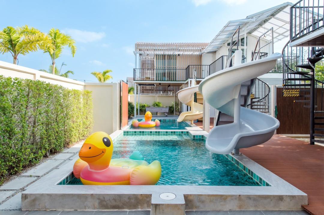 Pool Lay Stay - X3 - Pool Area View