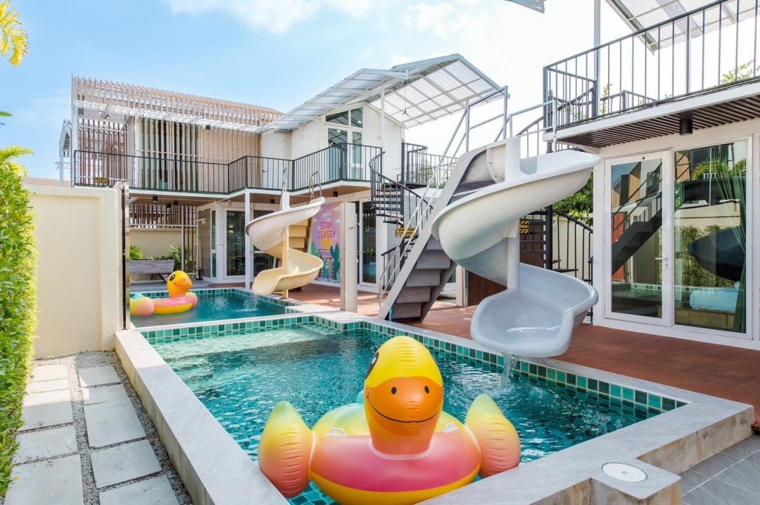 Pool Lay Stay - X4 - Pool Area View