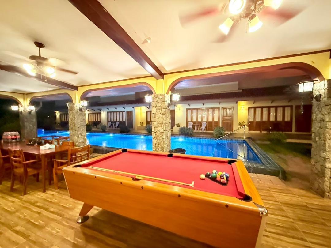 Pool Star - Living Area
