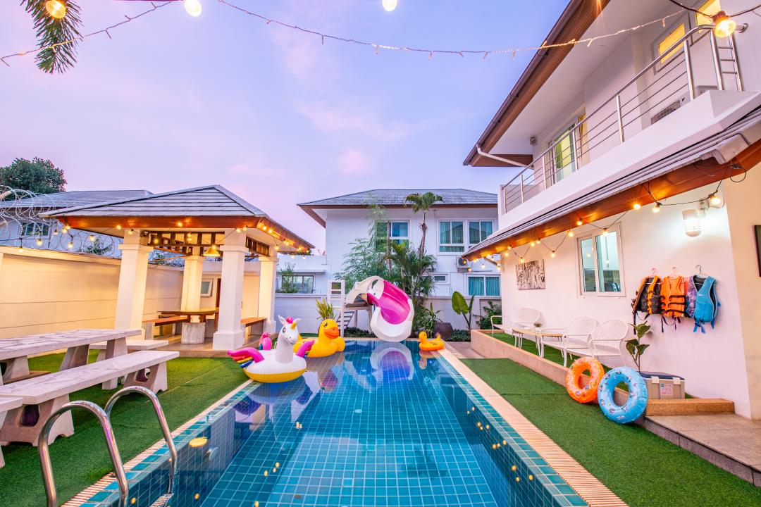 Rabbit - Pool Area View