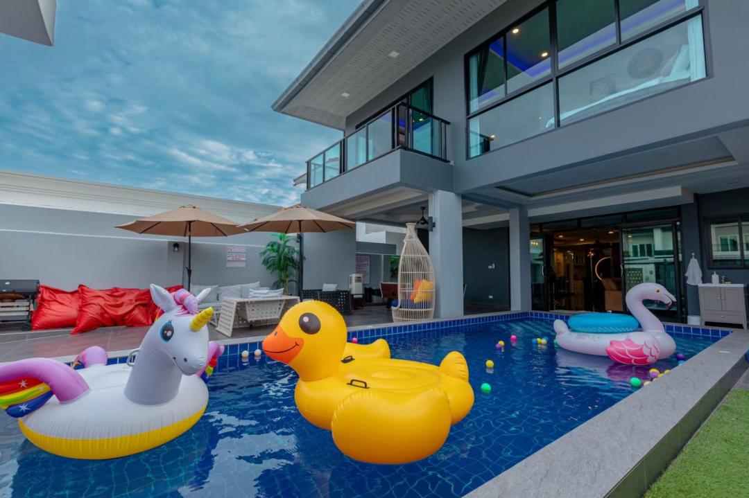 Ratsamee P - Pool Area View