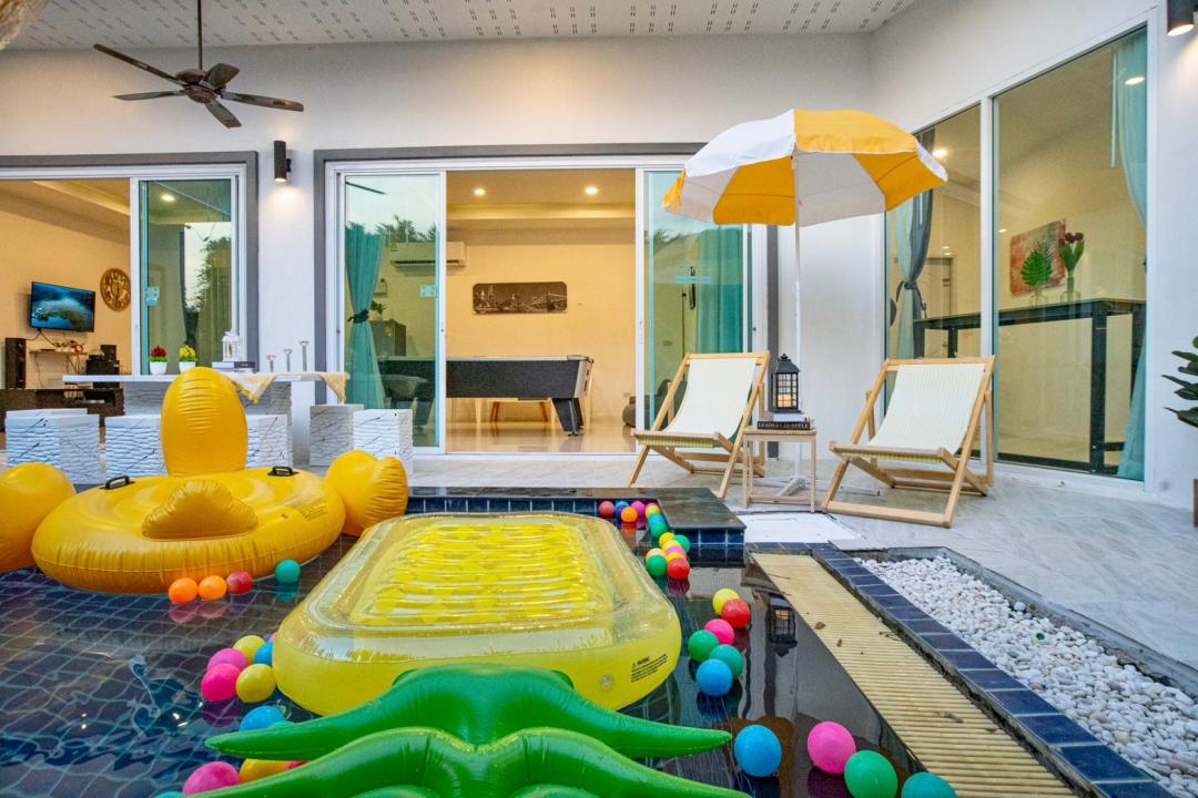 Relax - Pool Area View