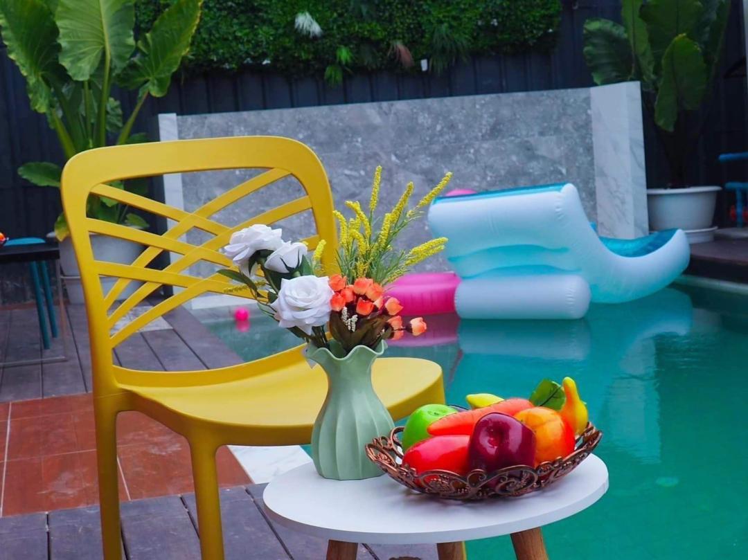 Richy 4 - Pool Area View