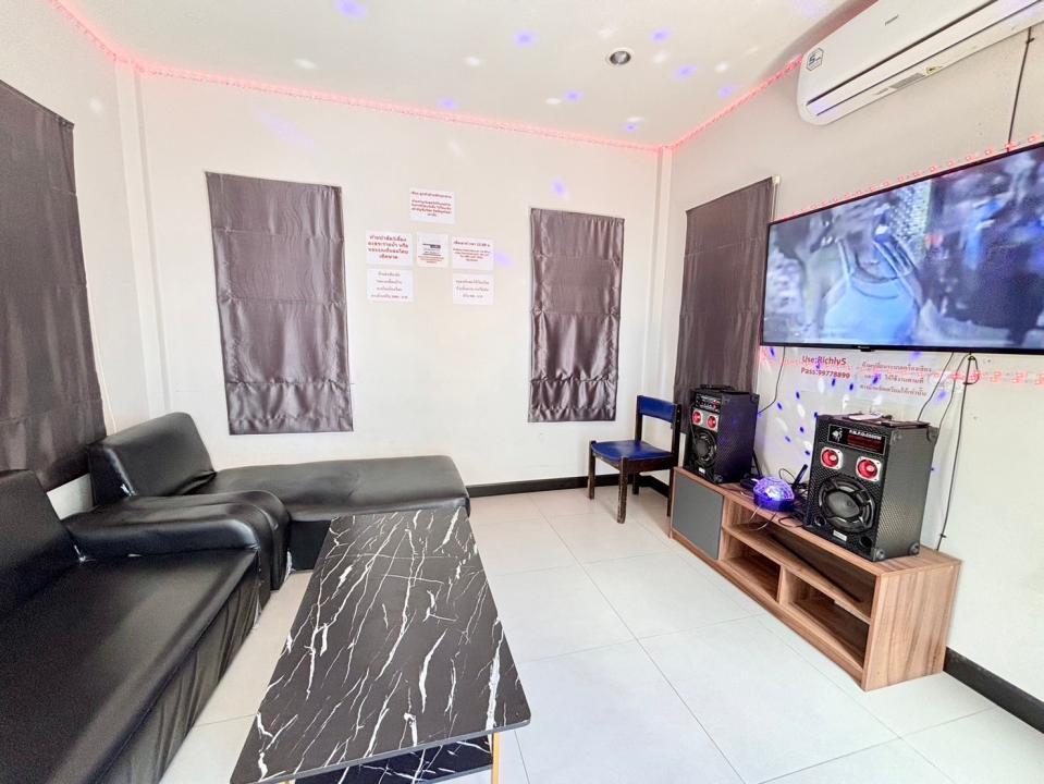 Richy 5 - Living Area