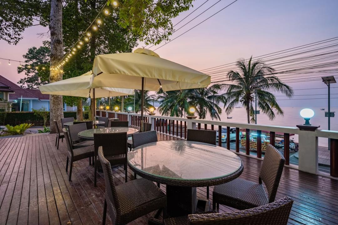 RimLay Beachfront - Pool Area View
