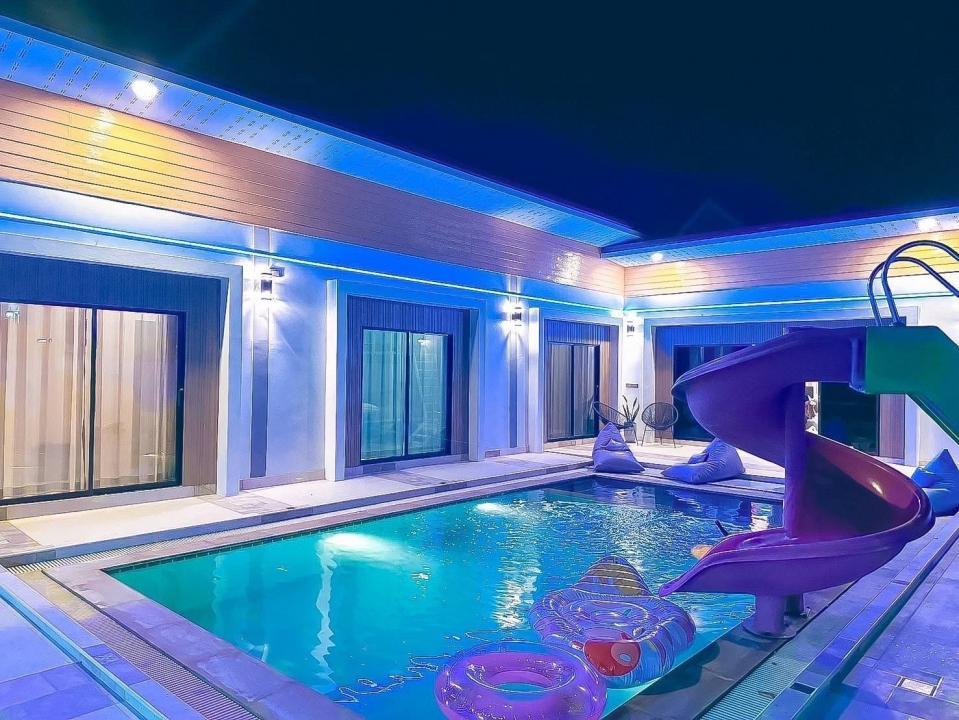 Sea Hill - Pool Area View