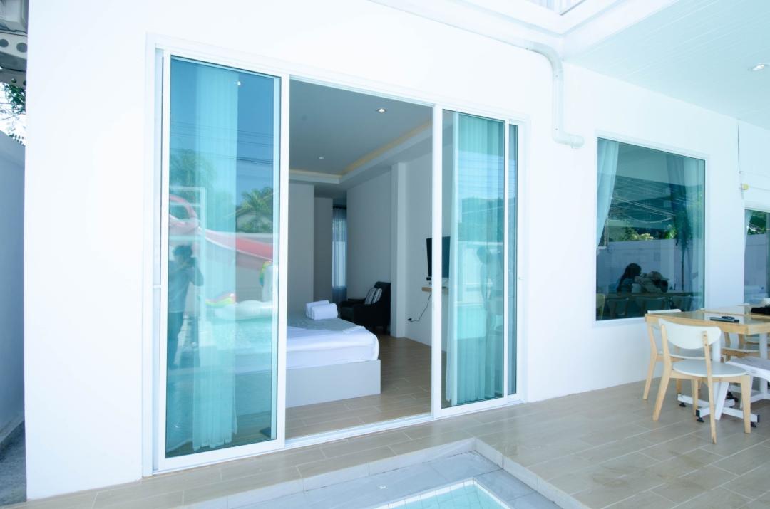 Sea Point - Pool Area View
