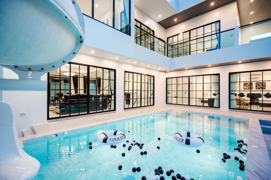 Sea'cret Stay - Pool Area View