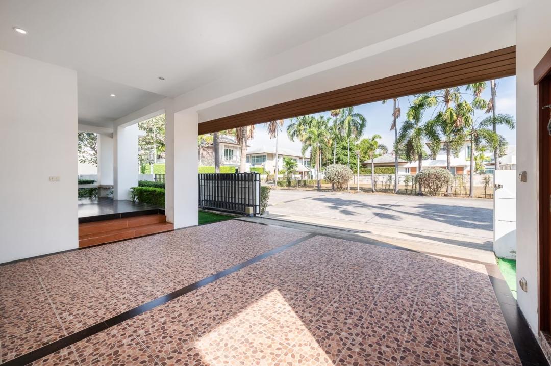 Seabreeze Slider - Villa Interior View