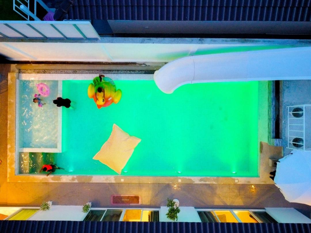 Shining - Living Area
