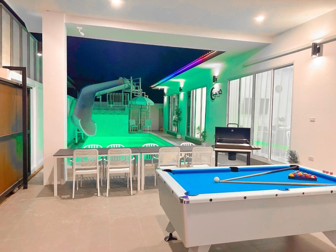 Signature Time - Pool Area View