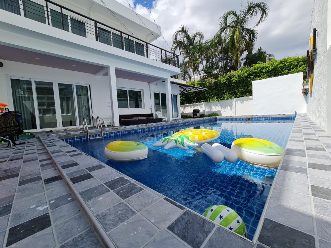 Silly Pool - Villa Interior View