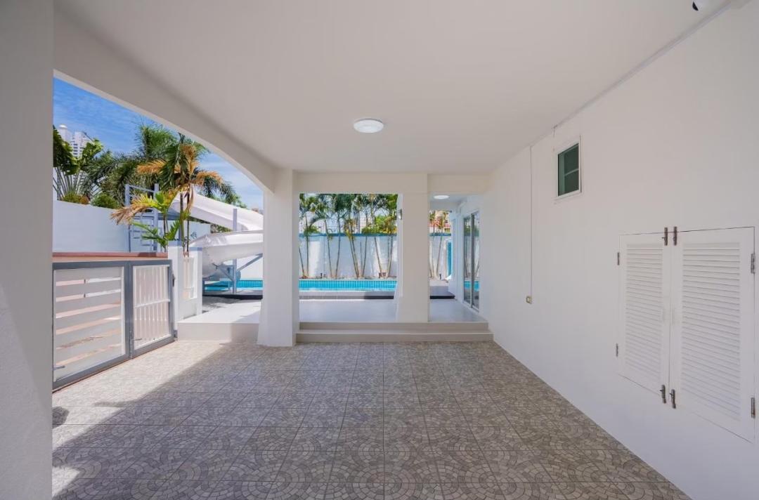 Baba Beach - Bedroom View