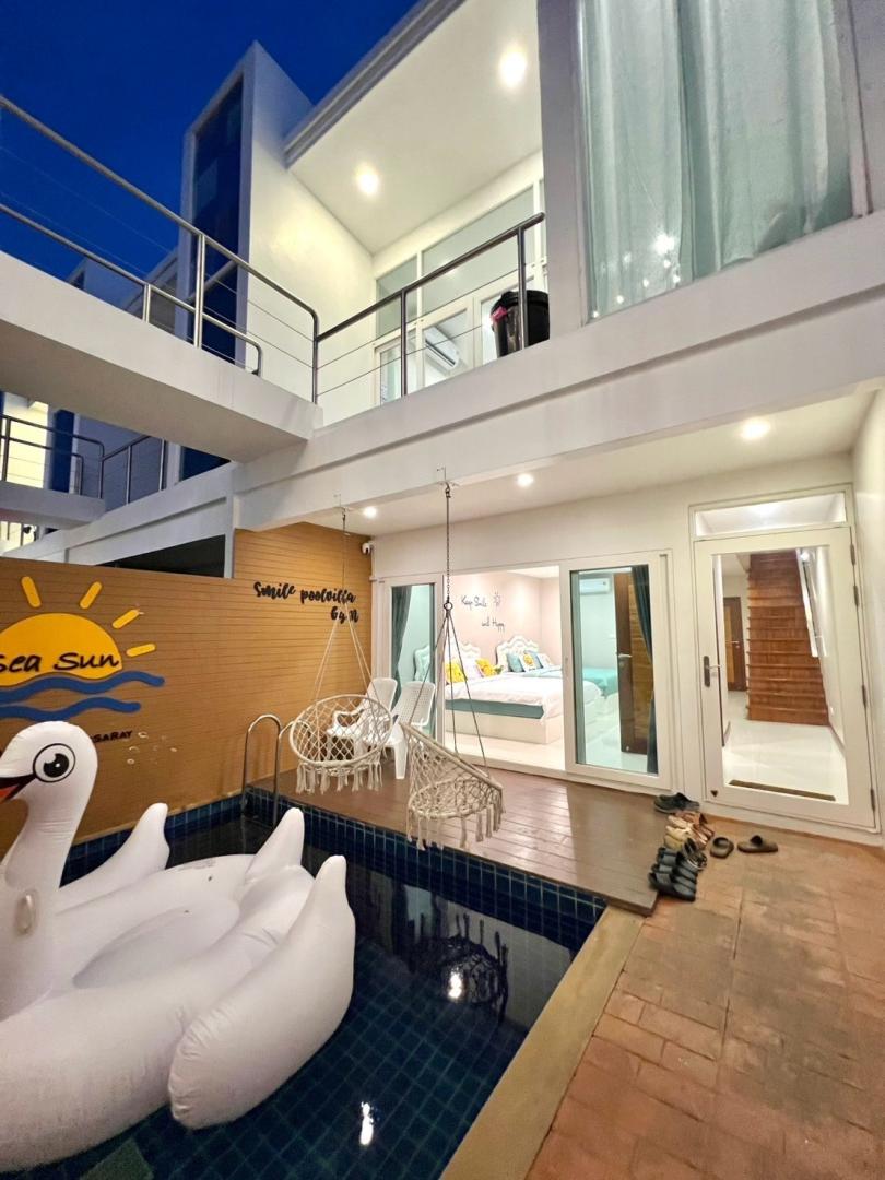 Smile - Pool Area View