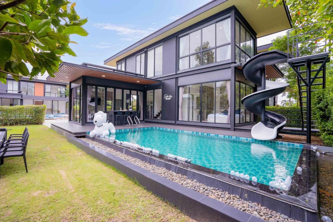 Smoke Stay - Villa Interior View