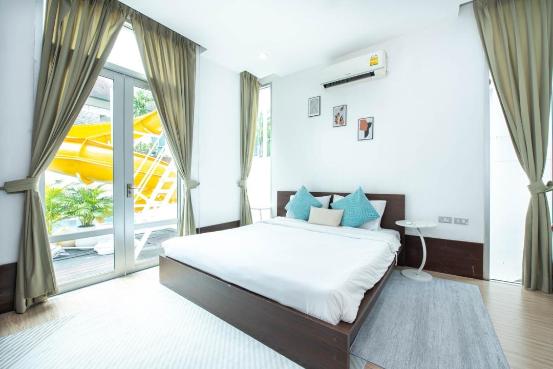 Villa Bedroom 8