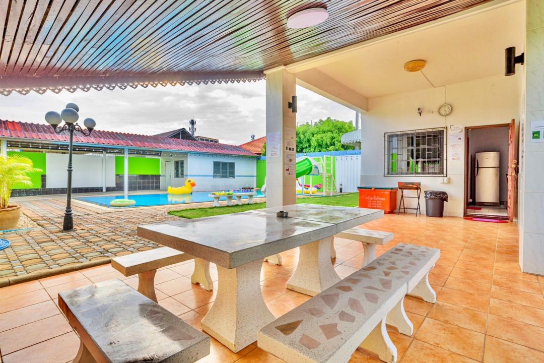 Sweetpop - Living Area