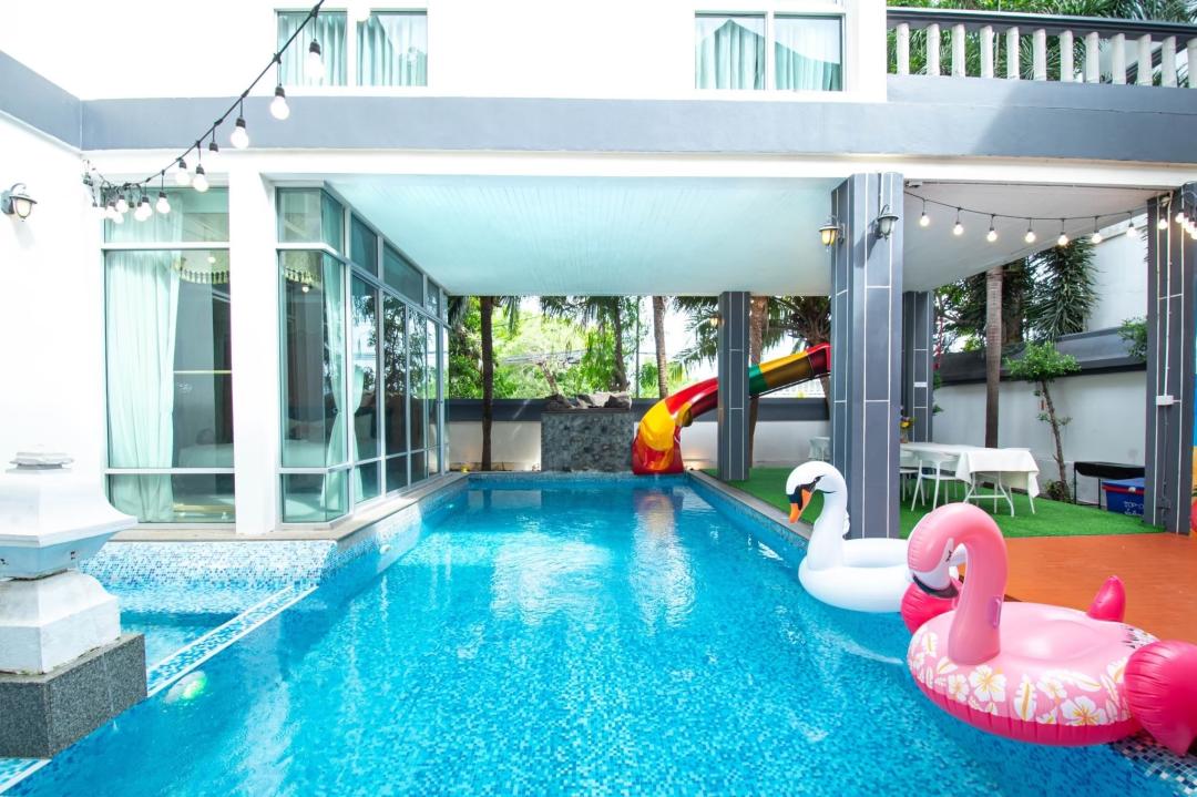 T2 House - Pool Area View