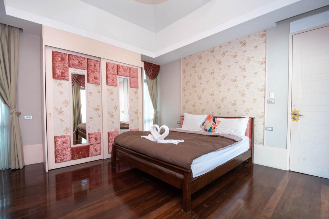 Villa Bedroom 2