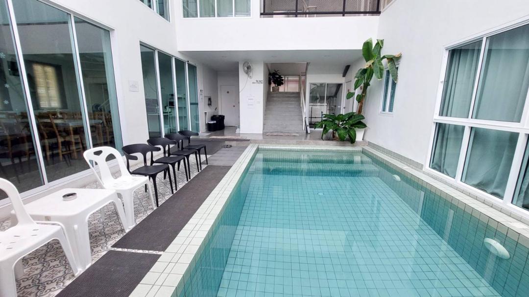 The INN10 - Pool Area View