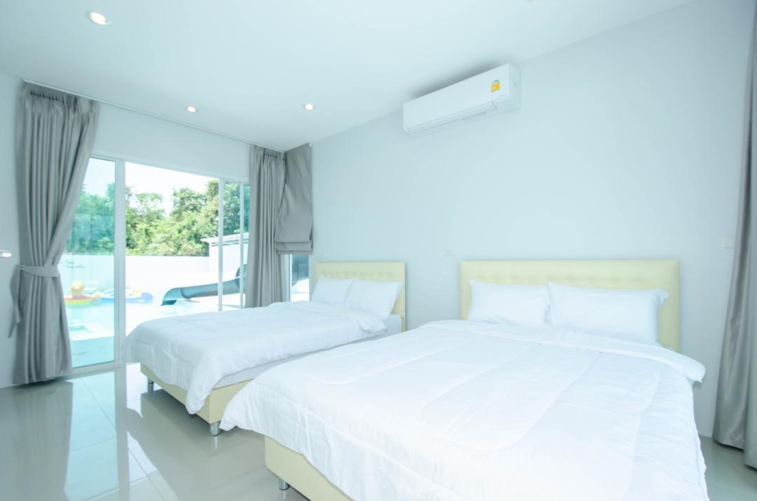 Villa Bedroom 8