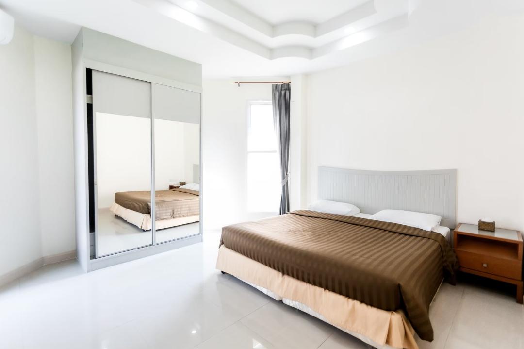 Villa Bedroom 8
