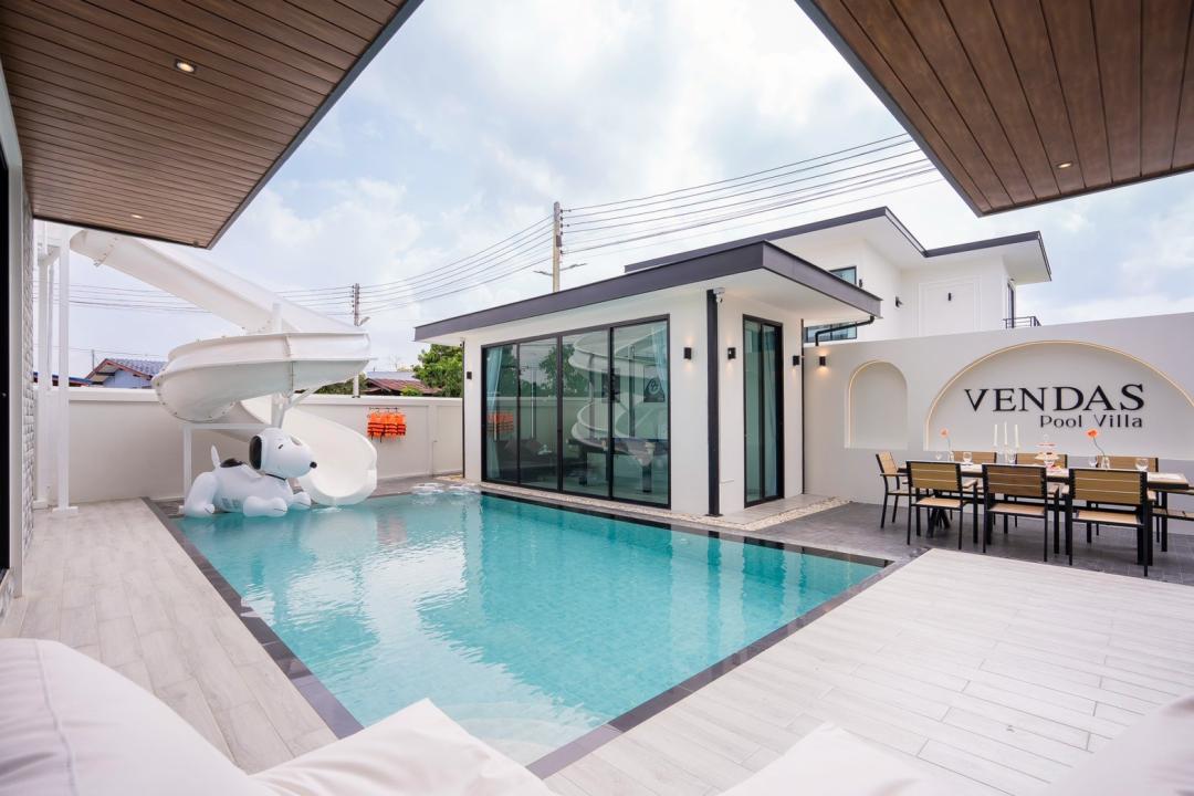 Vendas - Pool Area View