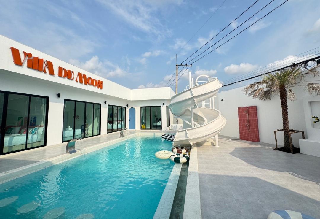 Villa De Moon - Cover Photo