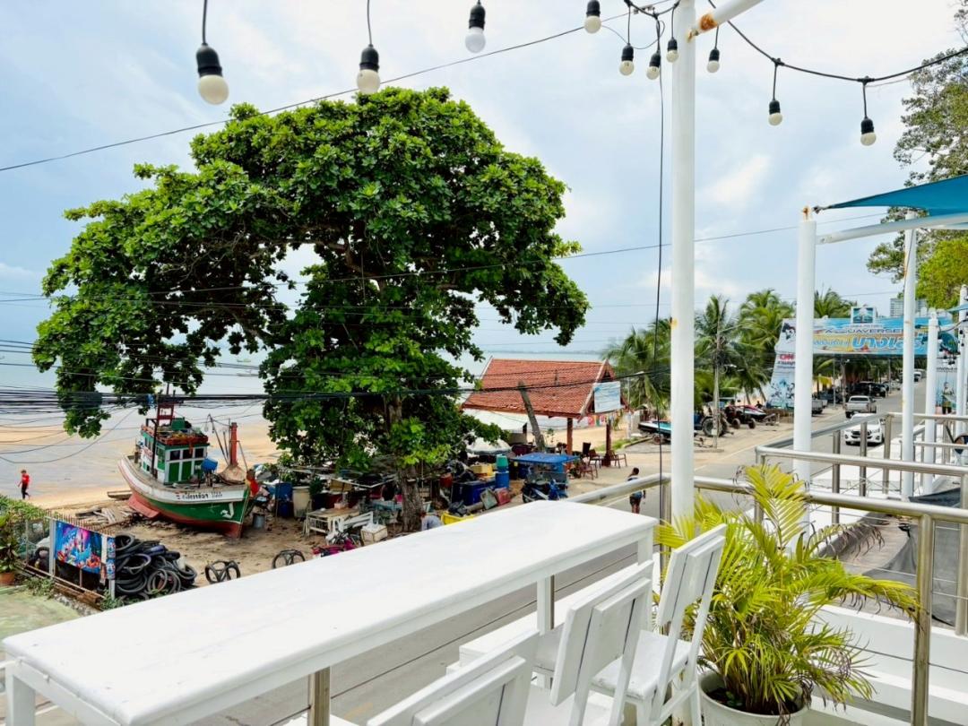 Violet - Bedroom View