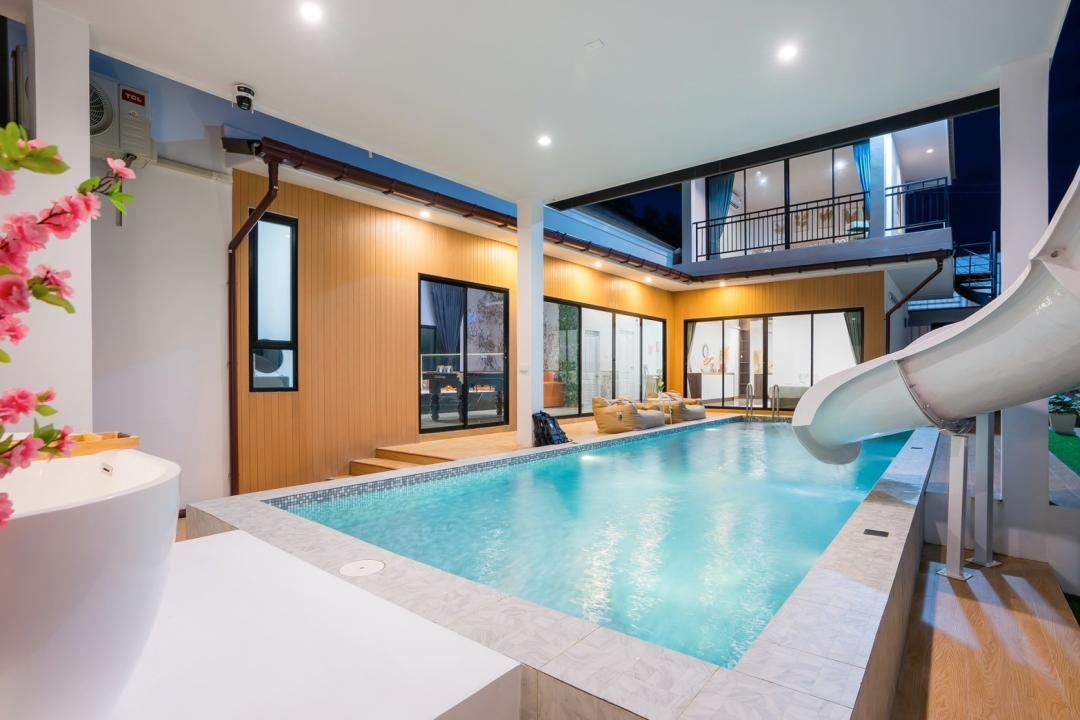 Welcome Drink - Pool Area View