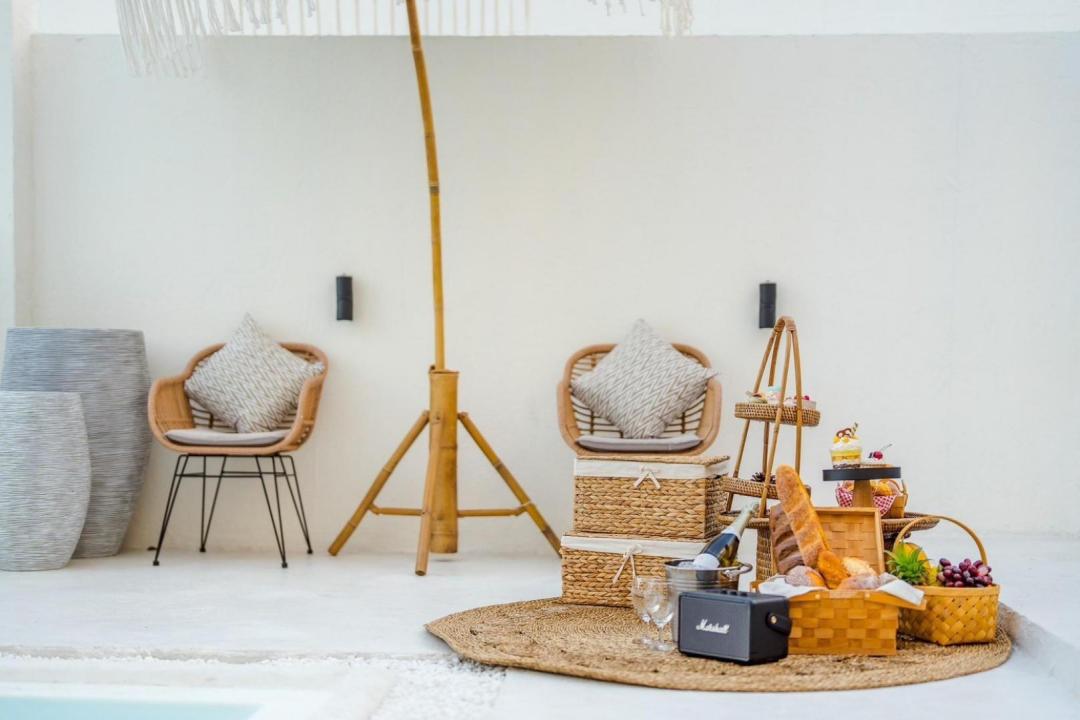 White Coco - Cover Photo