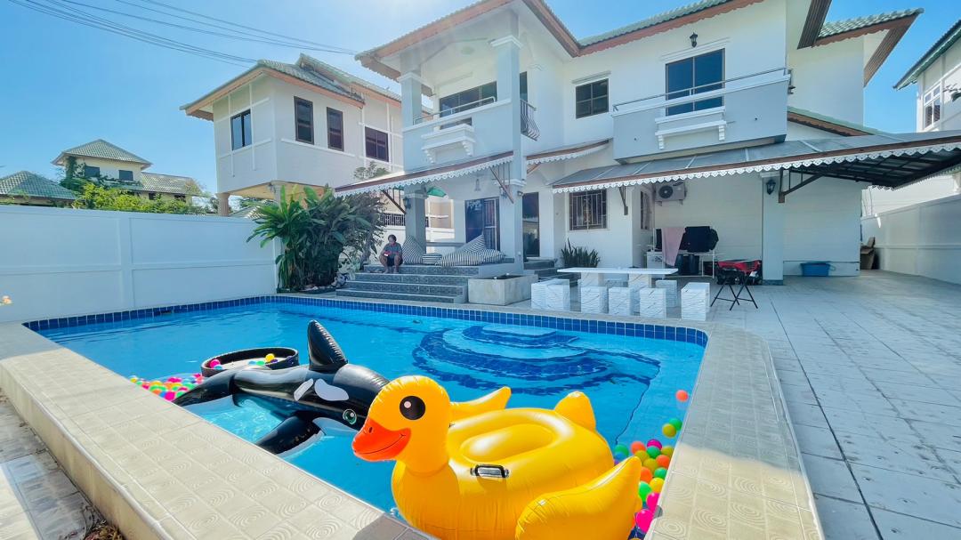 White Moutain - Pool Area View