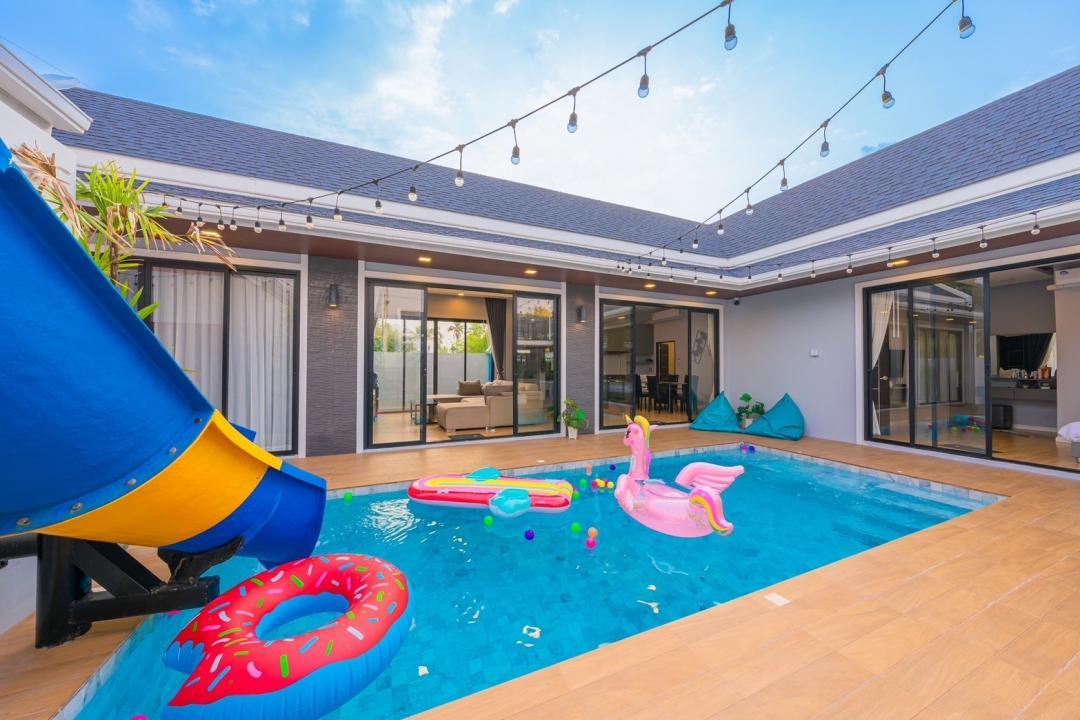 Wonder Hills - Cover Photo