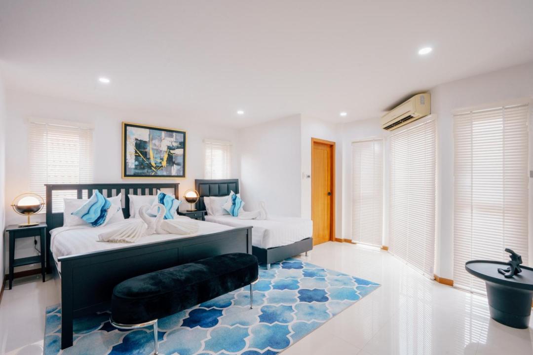 Villa Bedroom 8