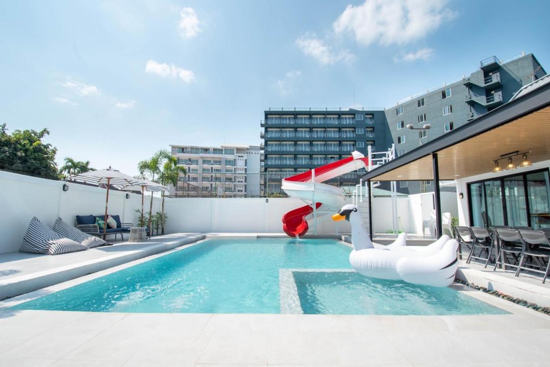 Beach point - Pool Area View