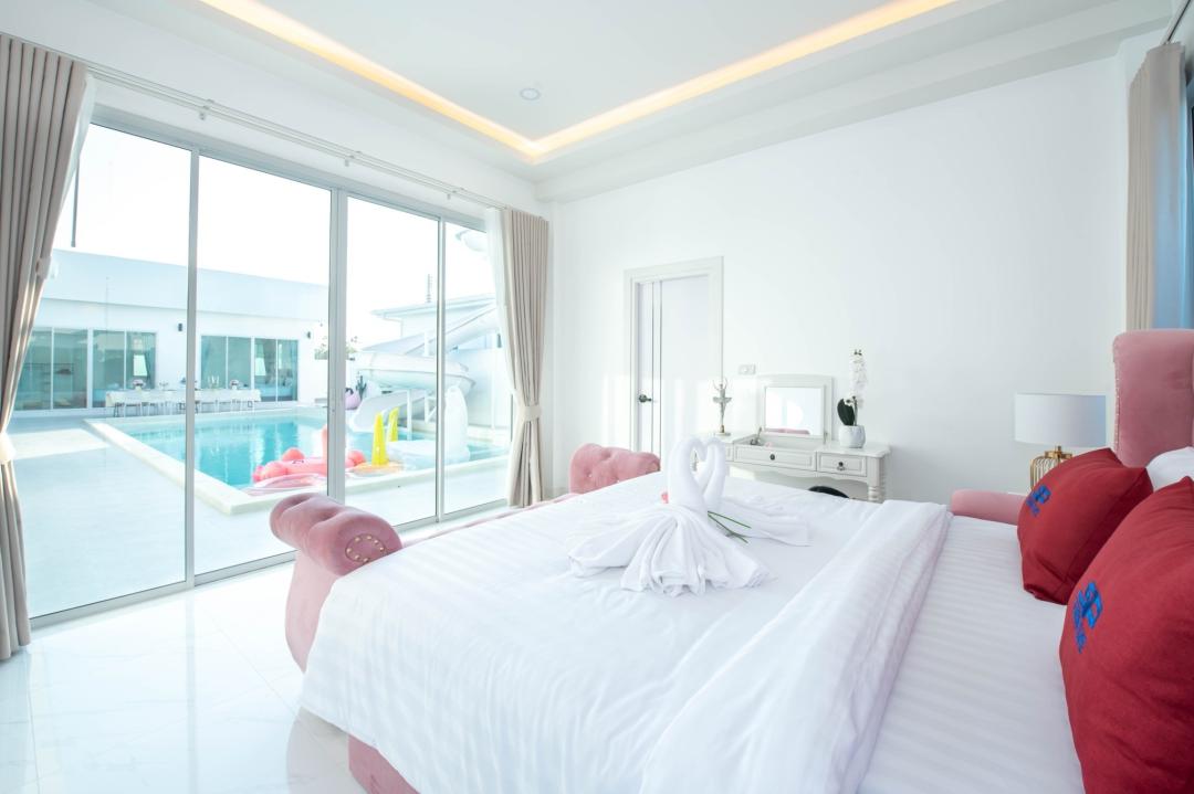 Villa Bedroom 12