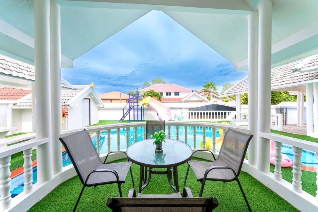 ตำหนักพัทยา - Pool Area View