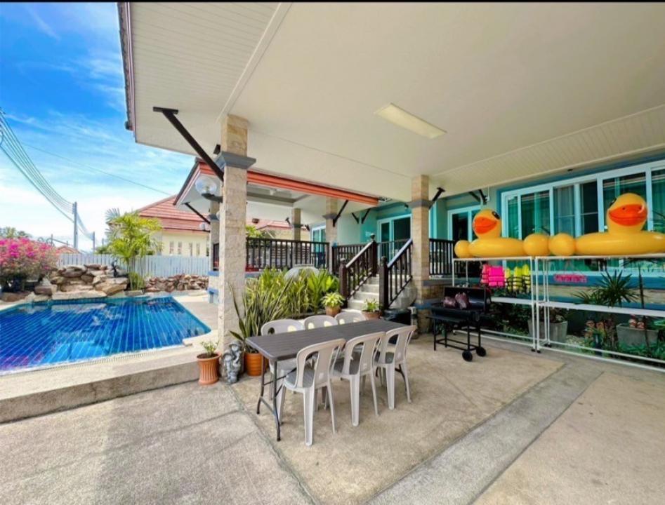 บ้านพักริมทะเลบางเสร่ - Pool Area View